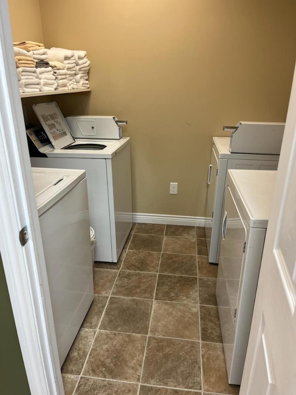 Riverview Suites Clarenville Exteriör bild